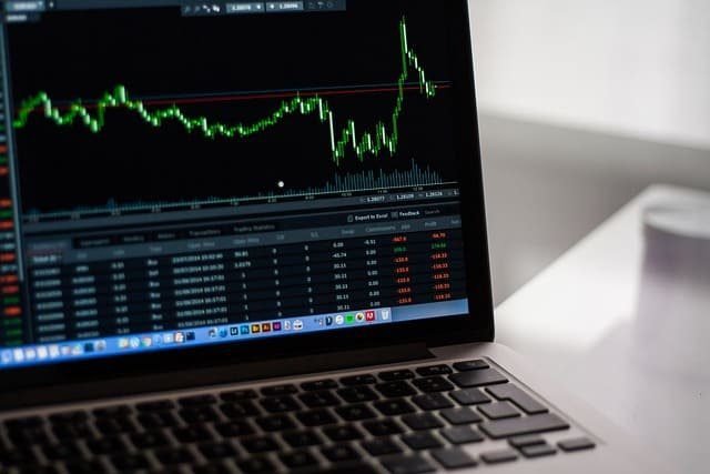 découvrez comment faire le meilleur choix pour votre formation en trading. explorez les différentes options, stratégies d'apprentissage et conseils d'experts pour réussir sur les marchés financiers.